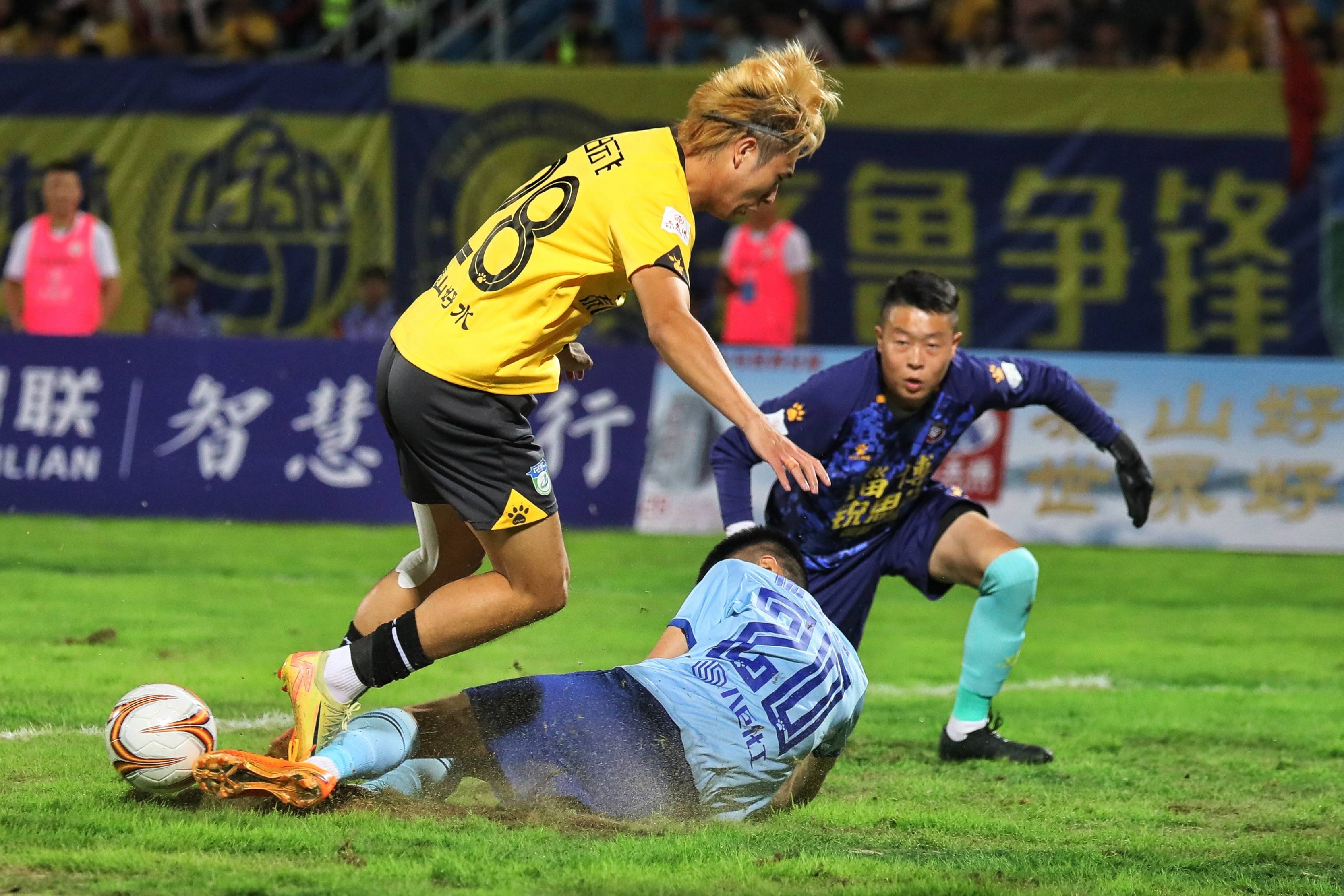 包含山东泰山止住颓势备战中超清晨曼联队长鼓劲，这一次真的里程碑夜新疆广汇豪取连胜的词条