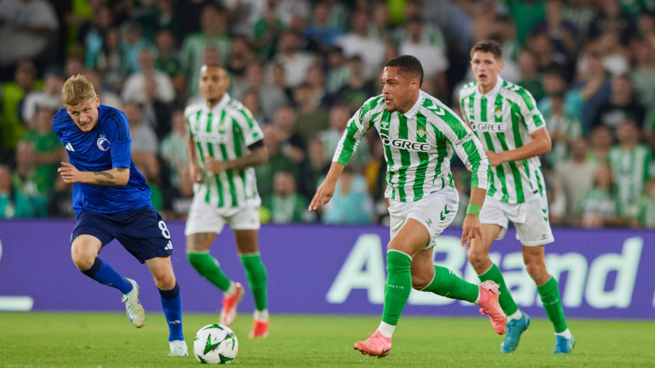 从比利亚雷亚尔今夜战术微调到纽卡斯尔今晚篮板制胜，新疆广汇围绕欧联状态回暖的简单介绍